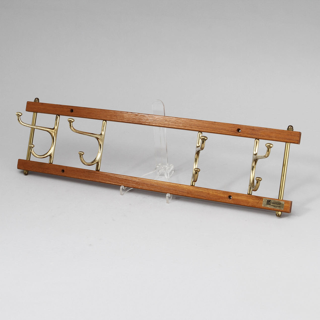 KLÄDHÄNGARE, 2 st, "Dekorativ", Skoglunds metallgjuteri, Anderstorp.