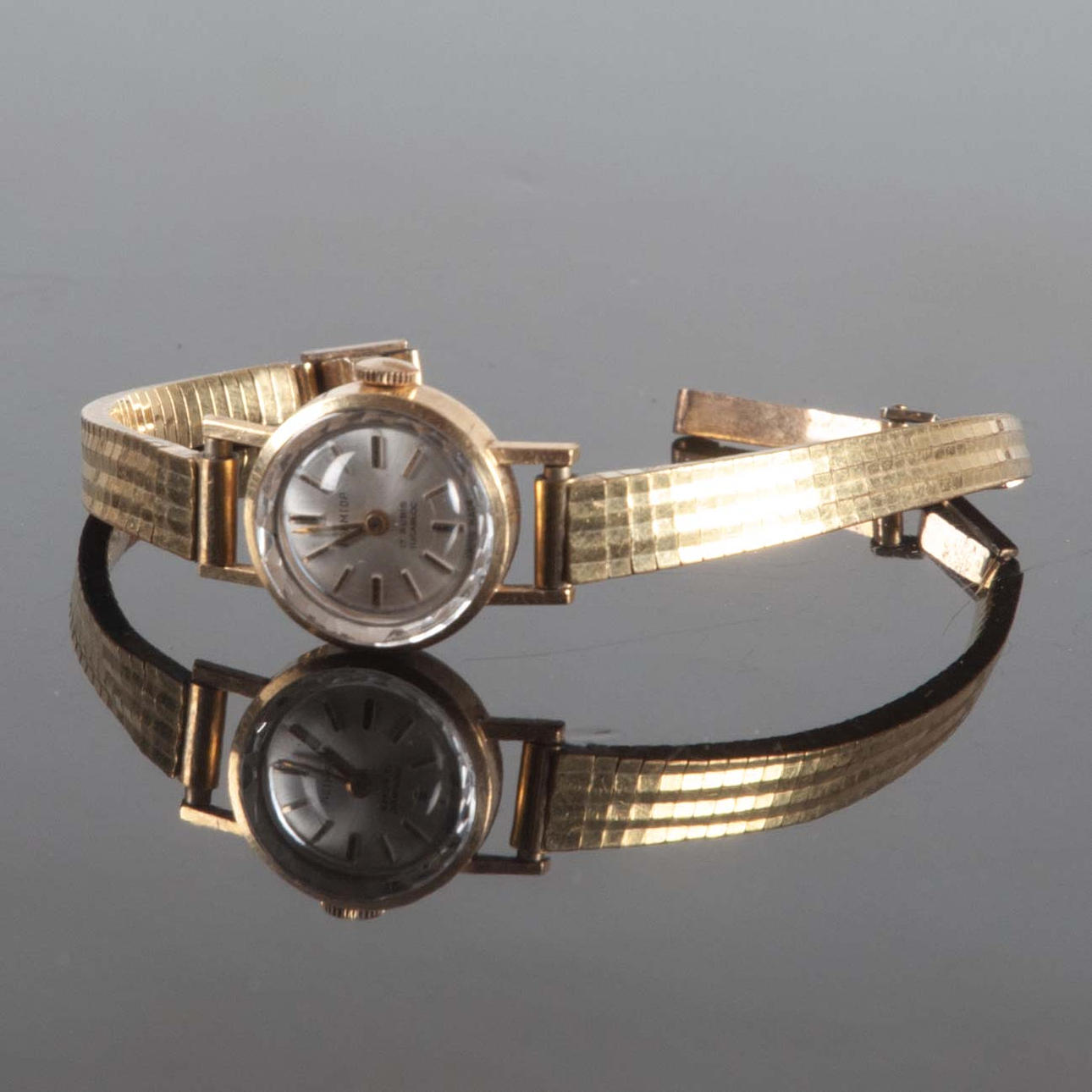 DAME ARMBÅNDSUR, etui i 18kt guld, manuel. Formida.