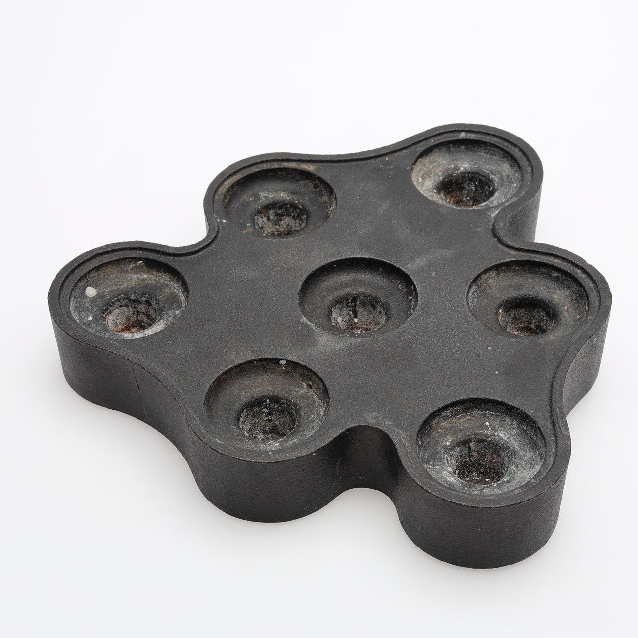 STUMPASTAKE, gjutjärn, design Duoform, Scandia present.