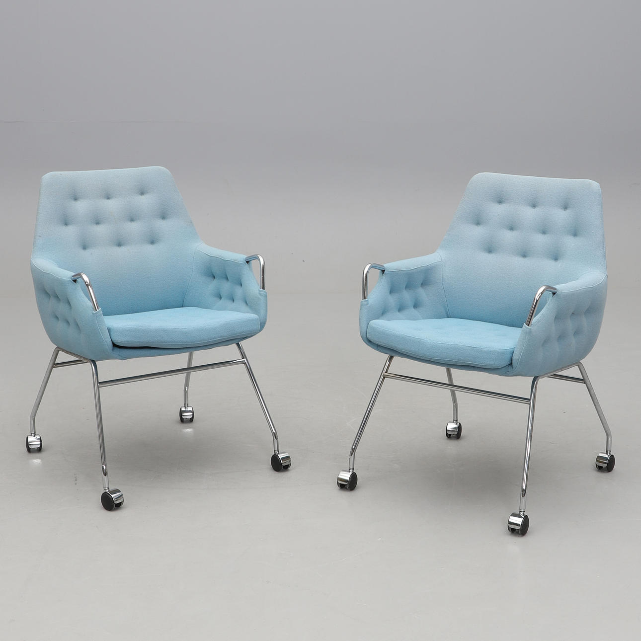 BRUNO MATHSSON. Karmstolar, ett par, "Mirja", Dux.