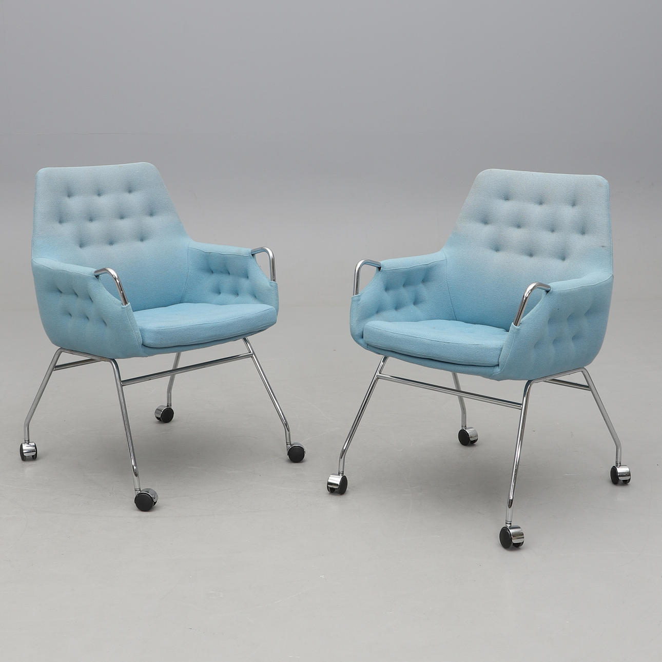 BRUNO MATHSSON. Karmstolar, ett par, "Mirja", Dux.