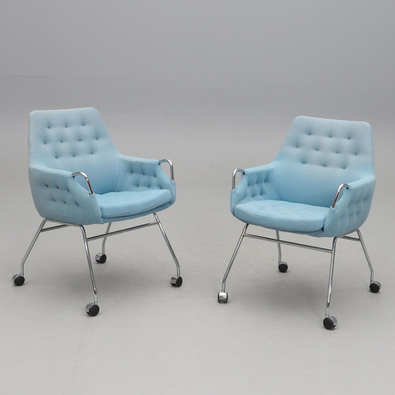 BRUNO MATHSSON. Karmstolar, ett par, "Mirja", Dux.