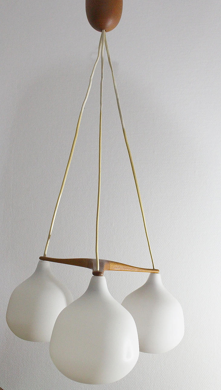 TAKLAMPA, opalin, glas design av Uno och Östen Kristiansson, Luxus.