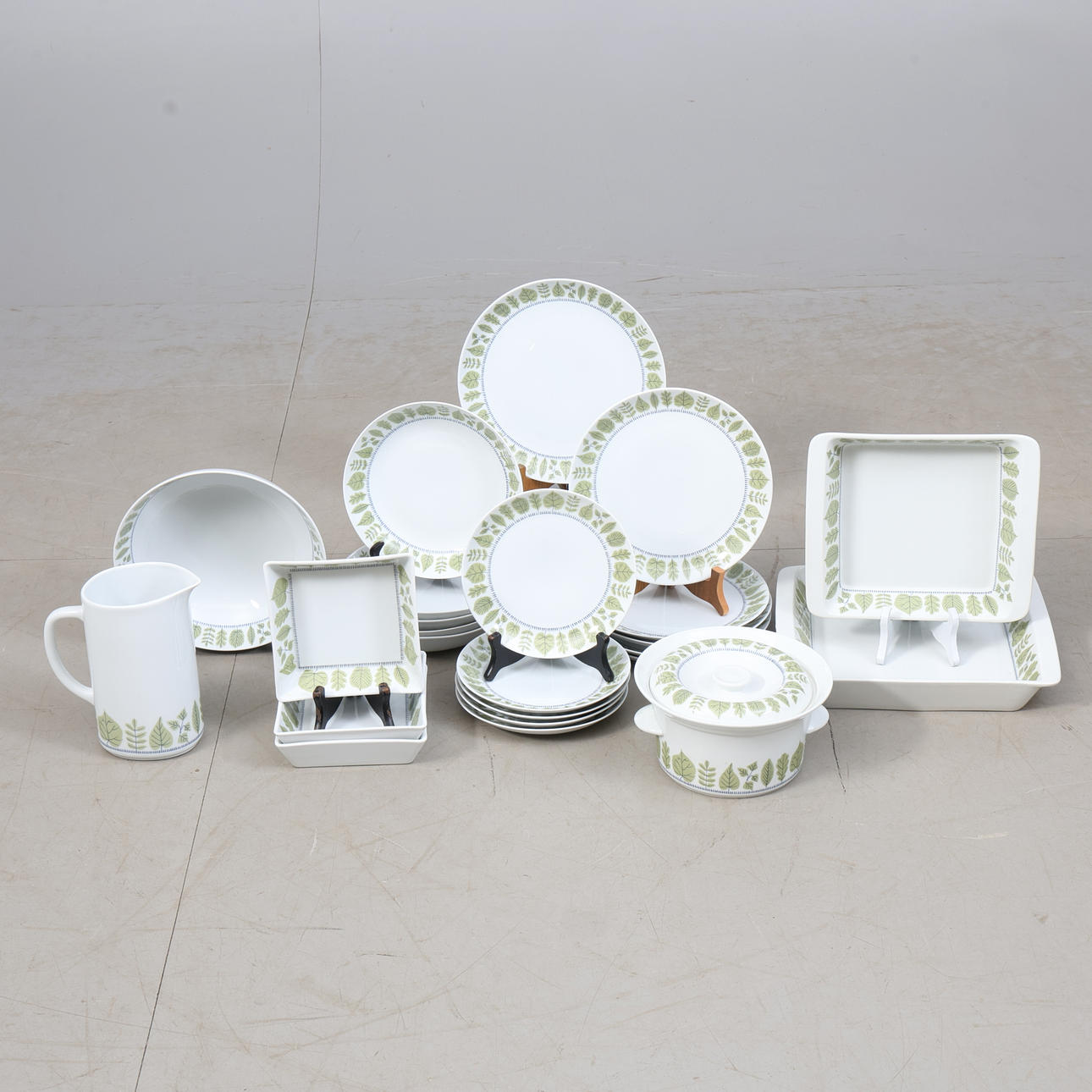 A 29-piece tableware set, “Sylvia”, Upsala Ekeby, Karlskrona.