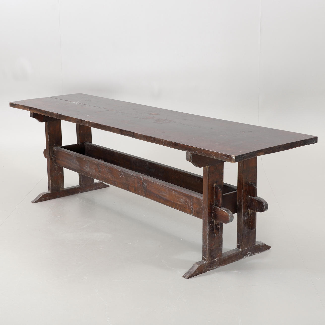 A trestle table, 18th/20th century.