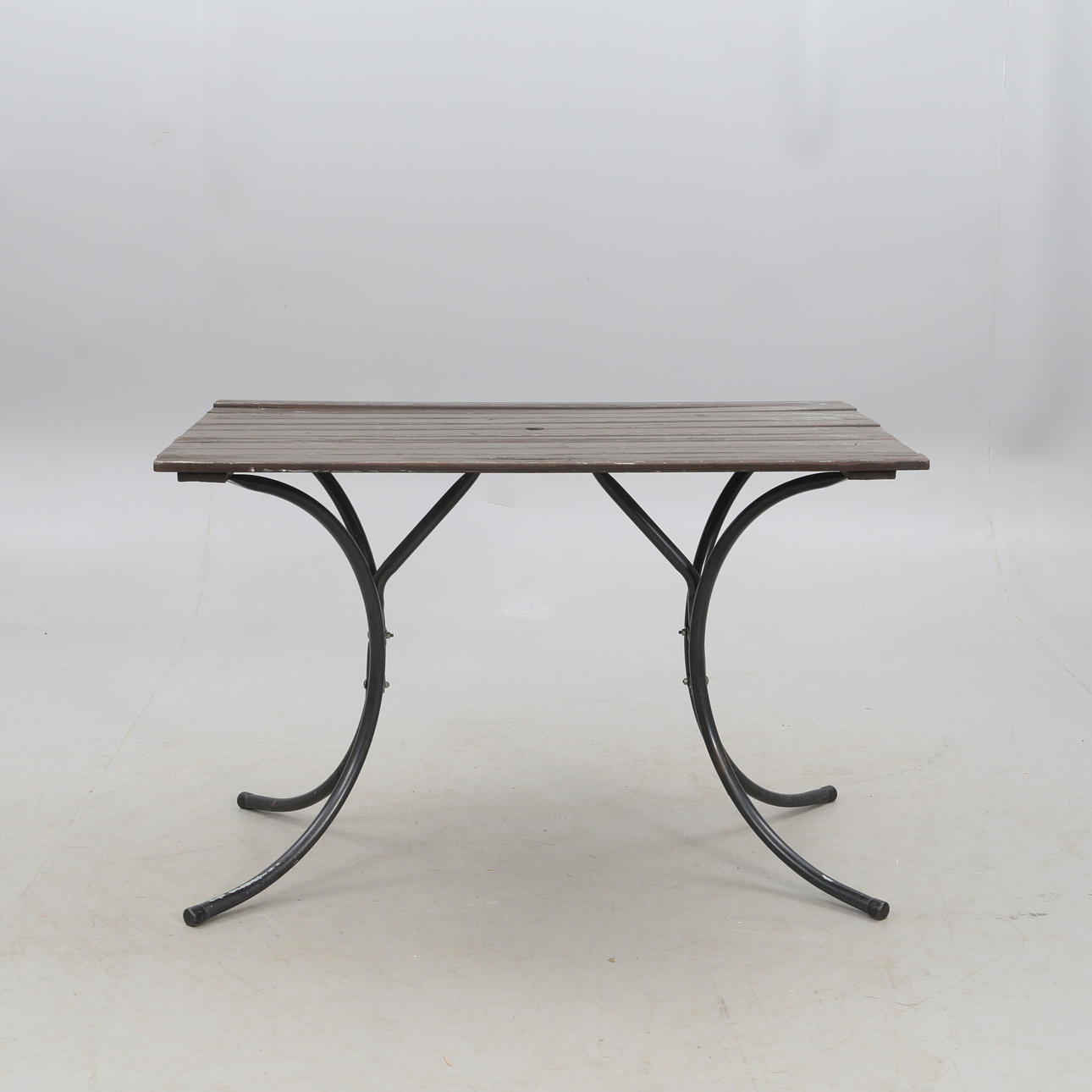 GARTENTISCH, ZEITGENÖSSISCH.