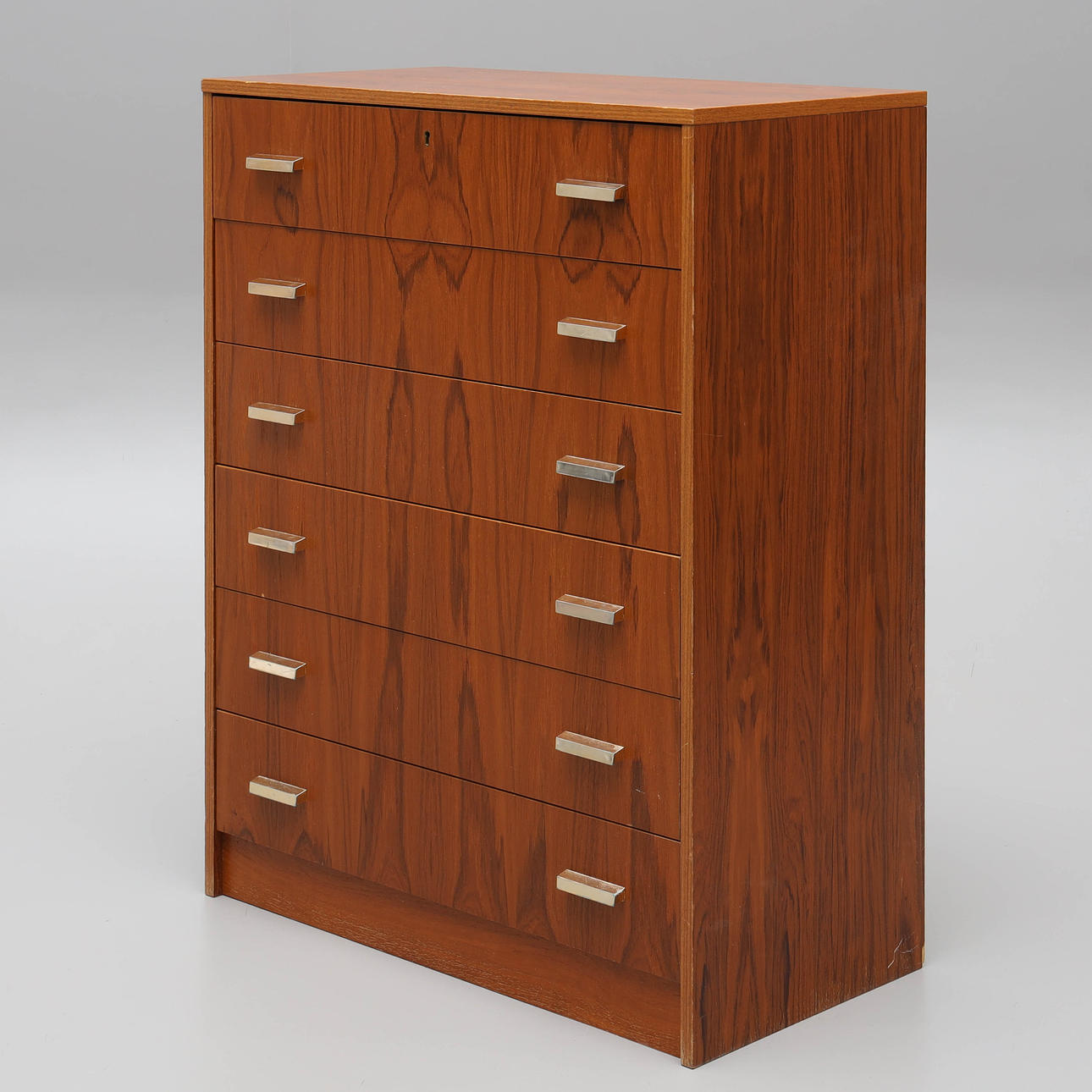 KOMMODE, TEAKFINER, fra midten af 1900-tallet.