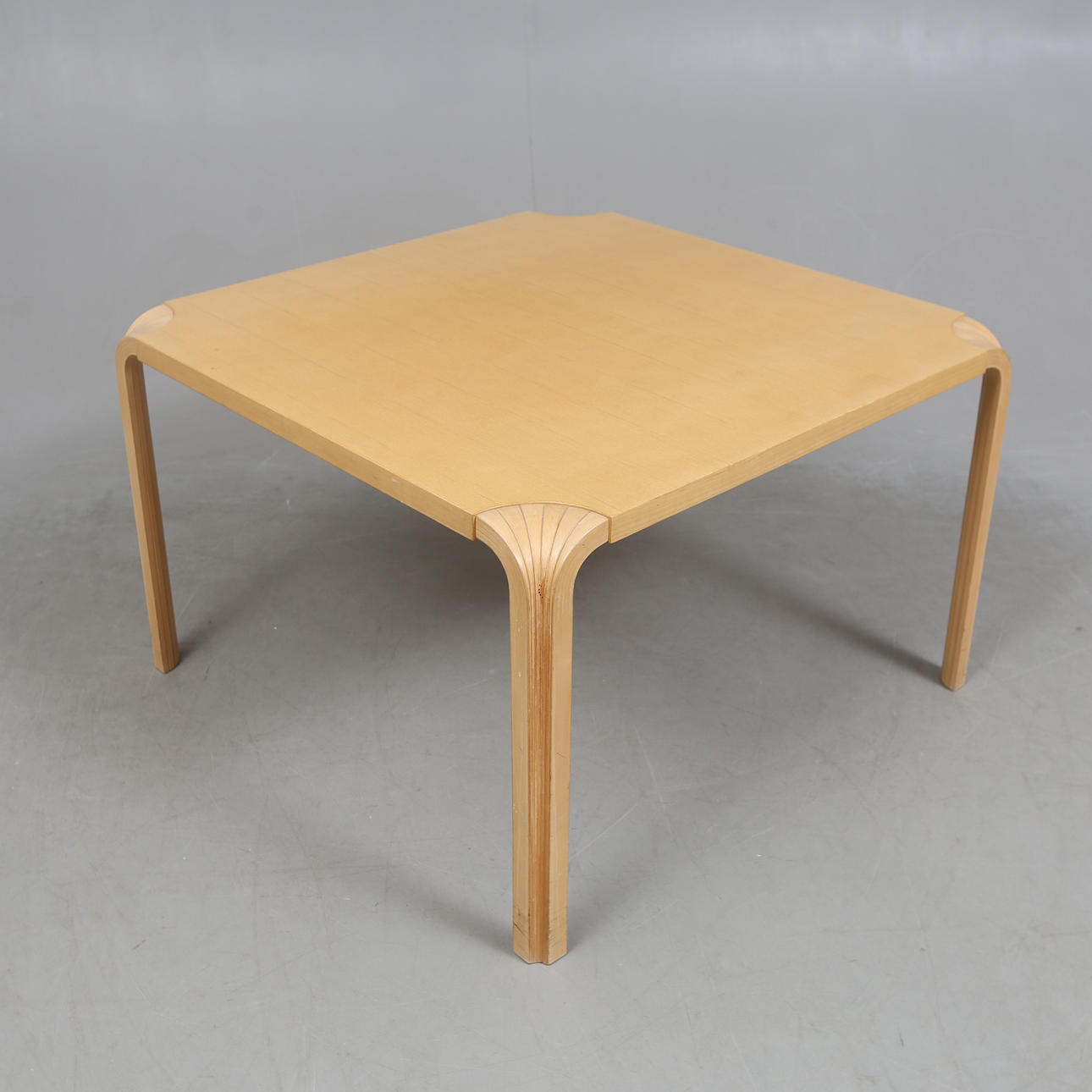 ALVAR AALTO. bord, model MX800B.