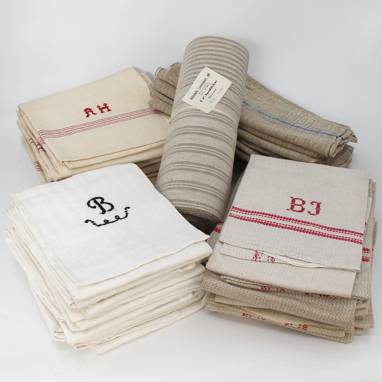 SUURI ERÄ KOTIKUDOTUT PYYHKEET.