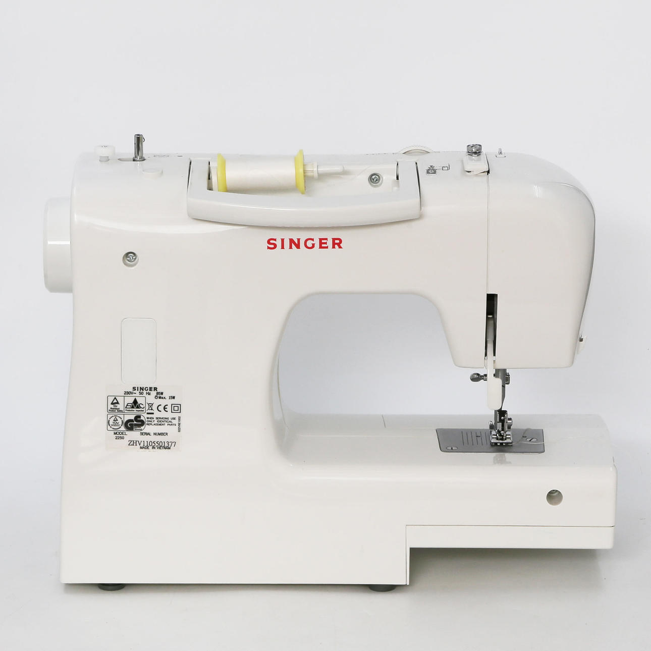 SEWING MACHINE, SINGER 2250.