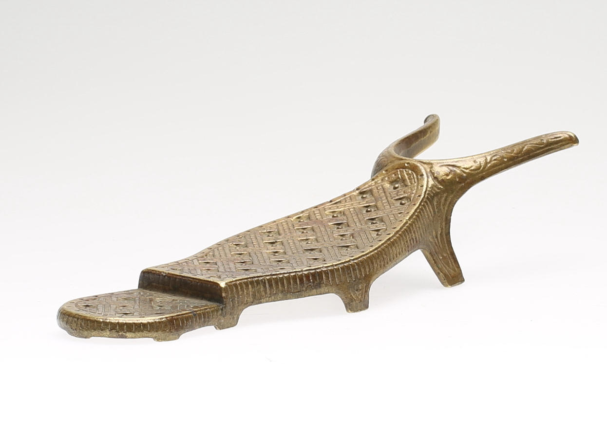 STÖVELKNEKT, malm, 1900-tal.