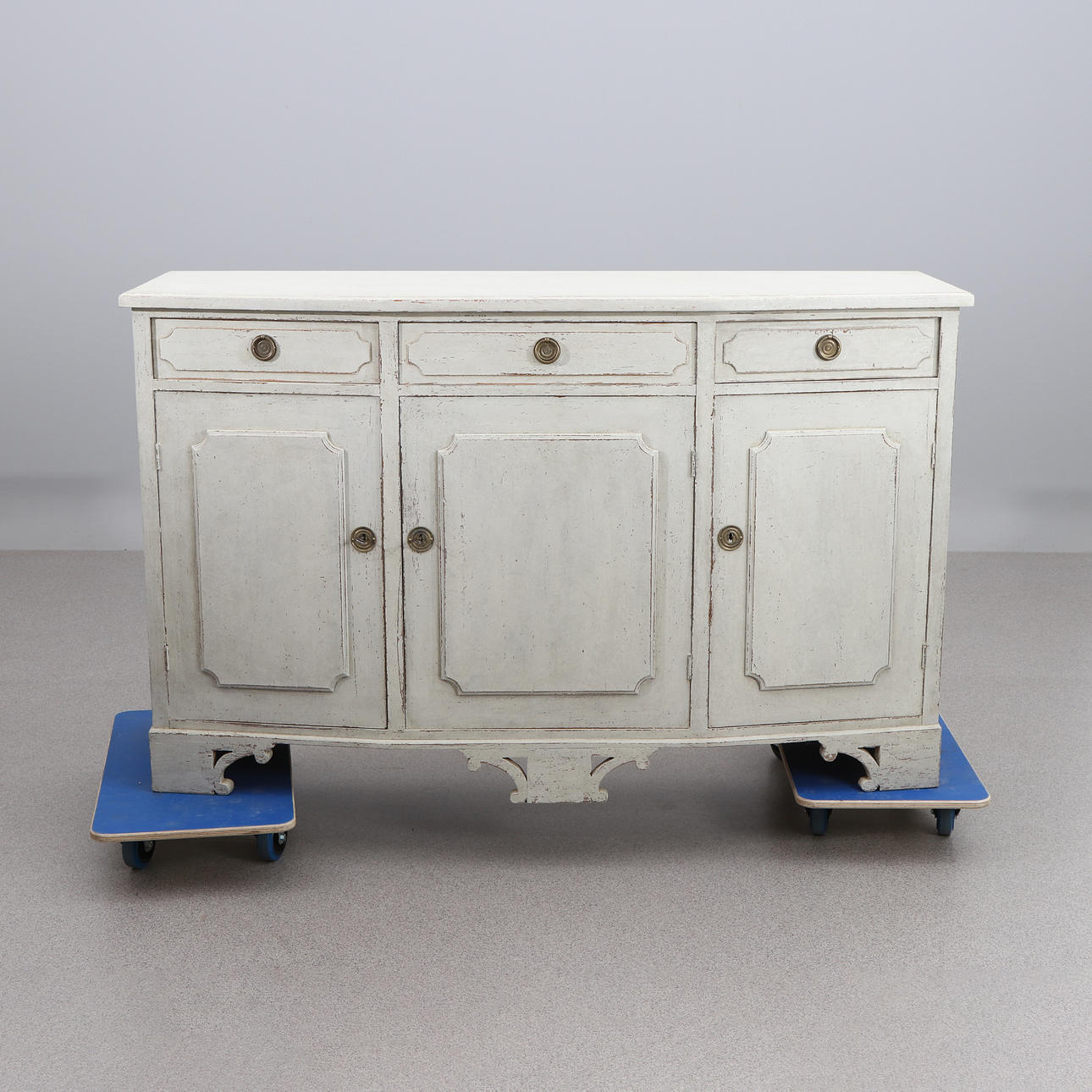 SIDEBOARD. Painted wood. 20th century.