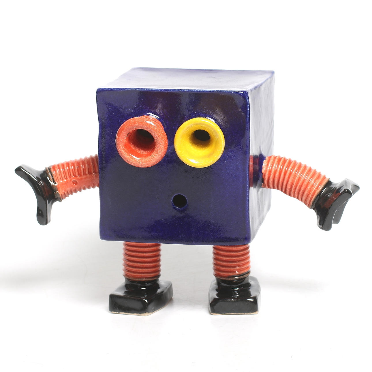 EMIL ÖSTERHOLM. Skulptur, stengods, robot, signerad och daterad 2014.