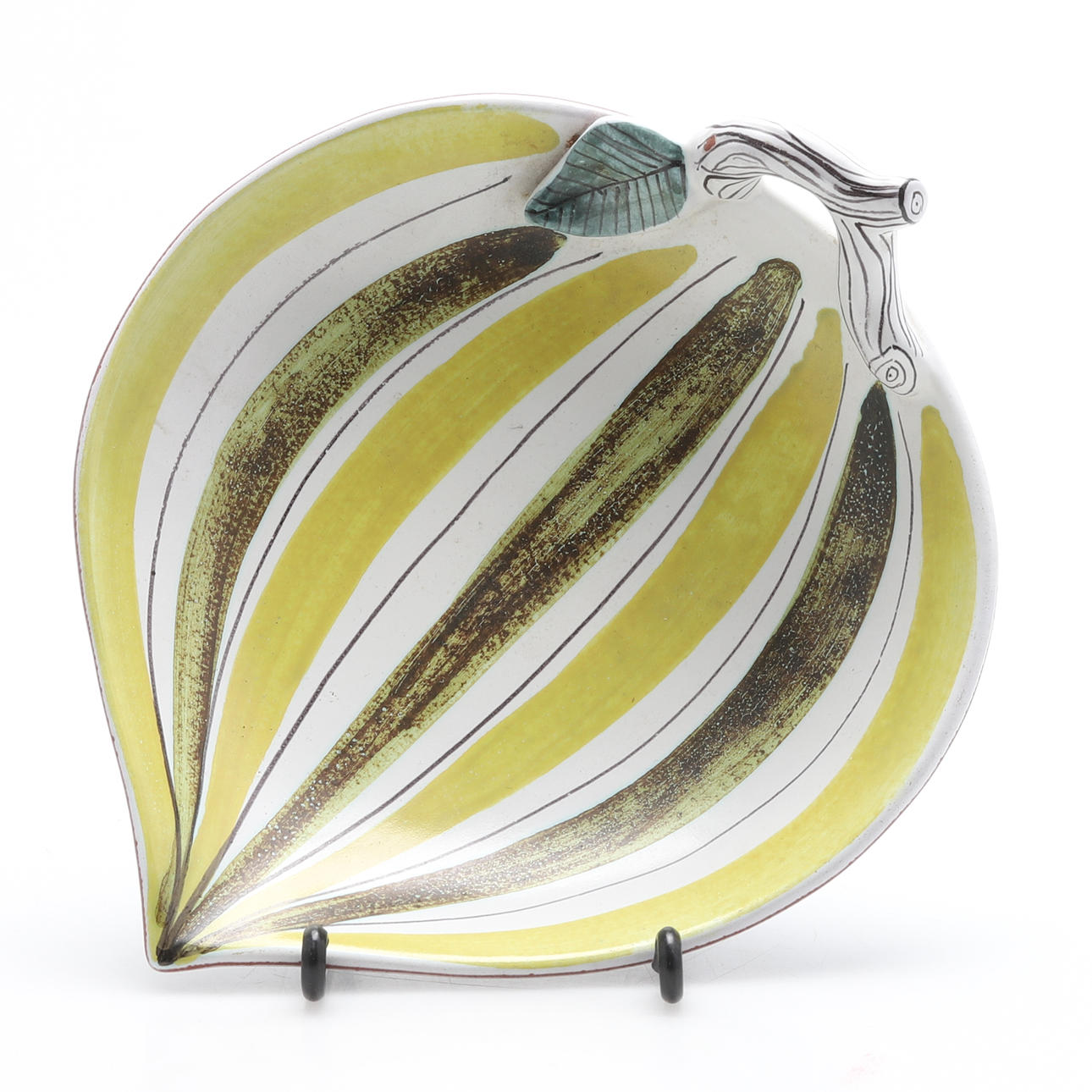 STIG LINDBERG. Plate, leaf shaped, faience, Gustavsberg Studio.