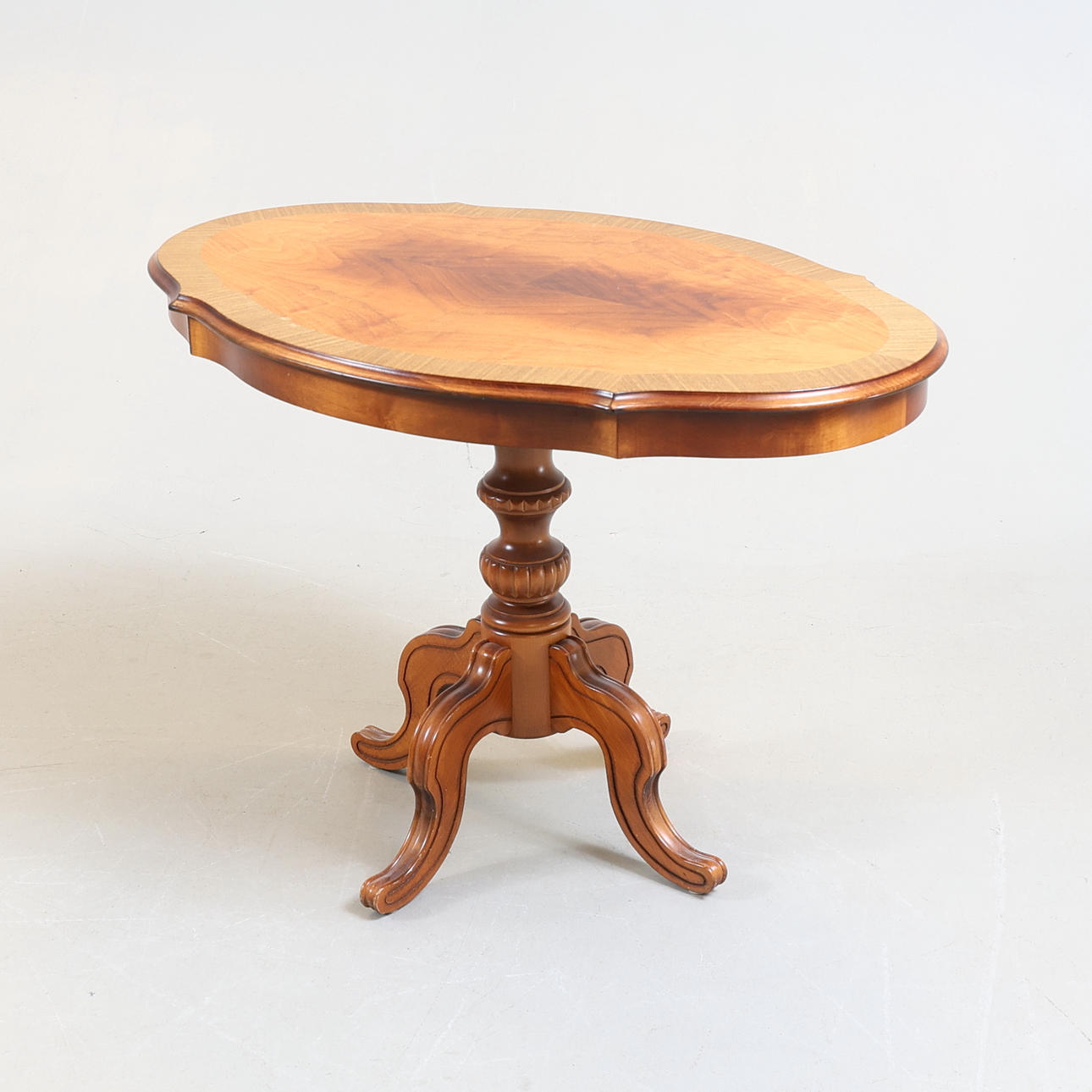 Pylväspöytä, 1900-luku.