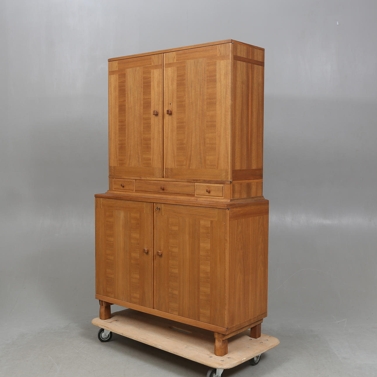 KARL MALMSTEN. Ein Kabinett, „Botschafter“, Åfors Möbelfabrik.