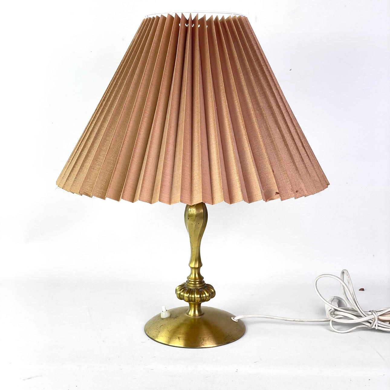 TABLE LAMP. Brass, mid 20th century.