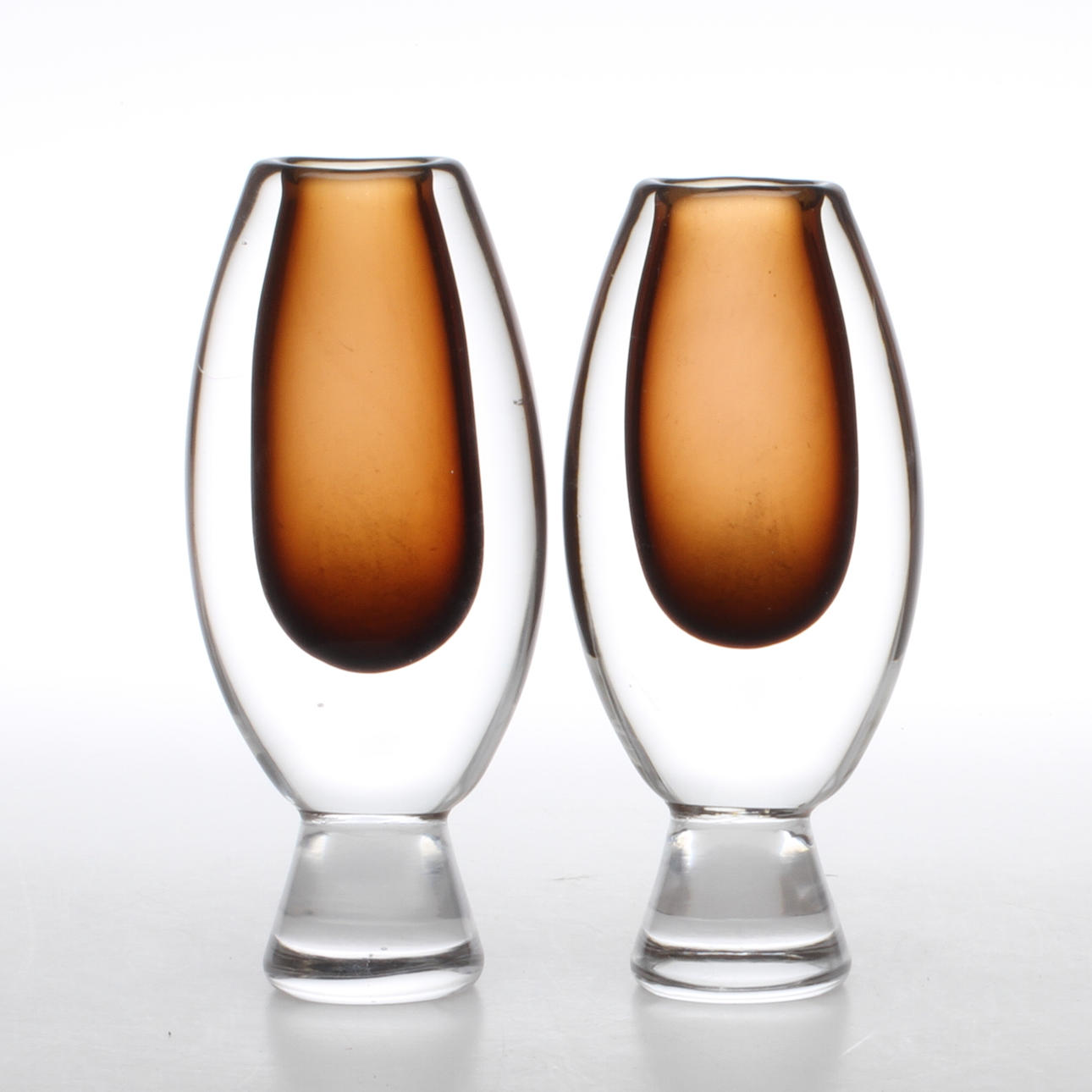 VASER, 1 par, glas, Vicke Lindstrand, 1900-tal.