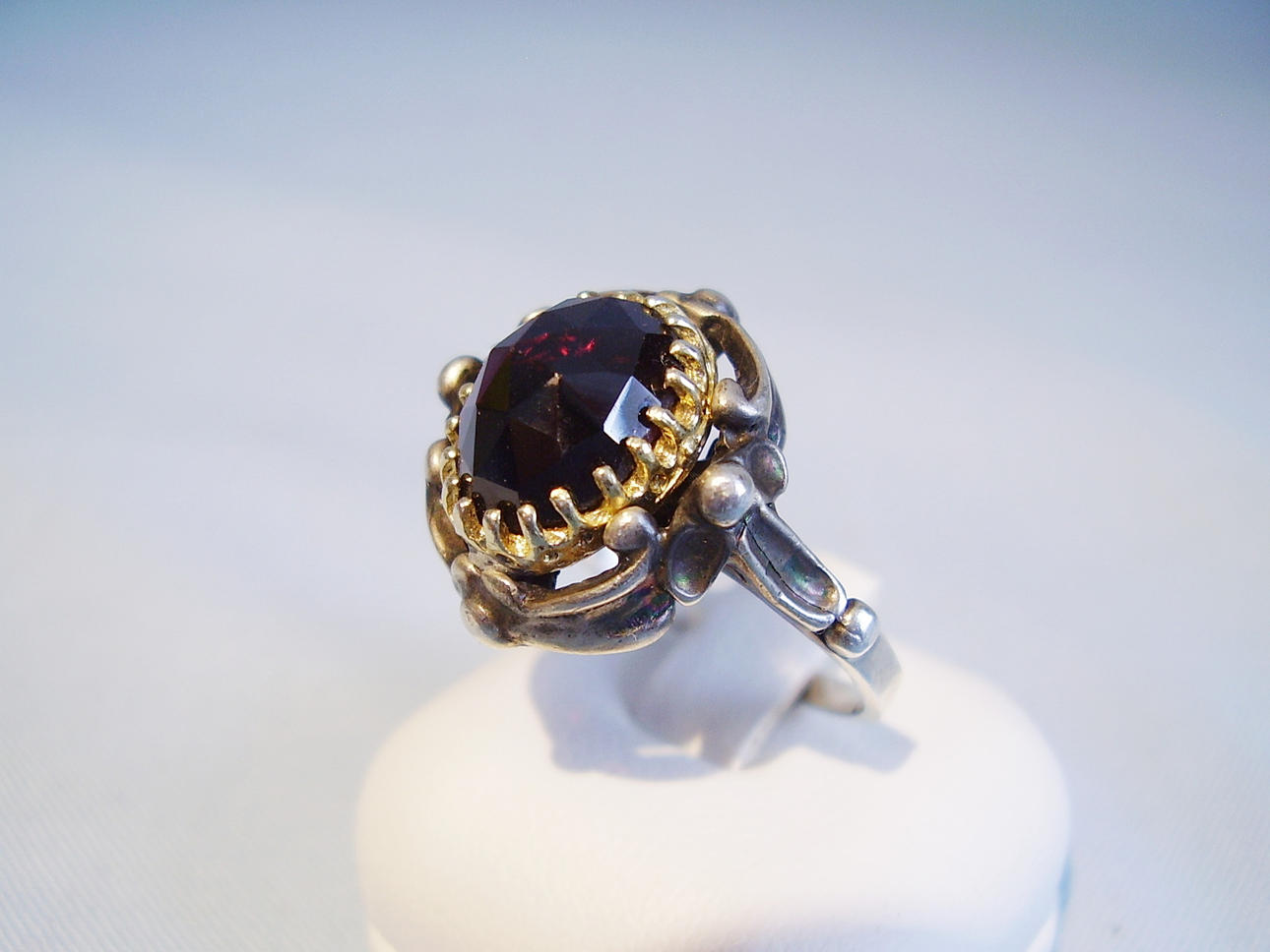 GRANAT RING av silver 835 ca. 1910.