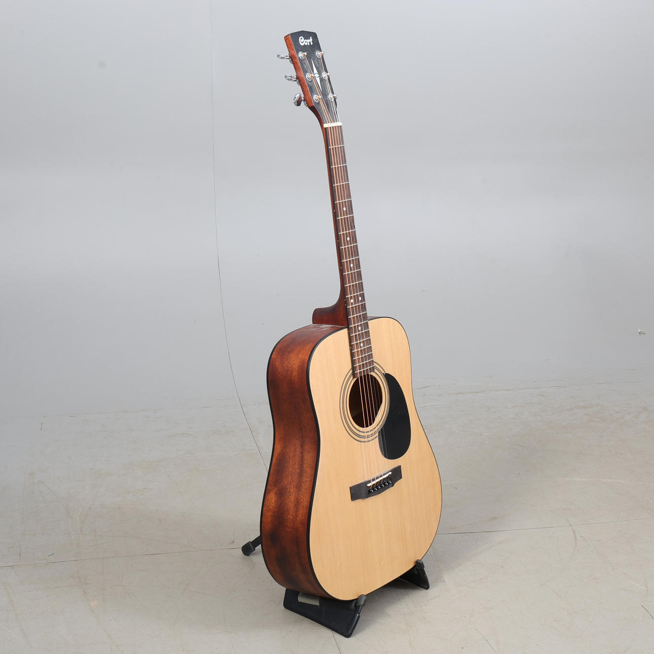 GUITARRA ACÚSTICA, Cort.