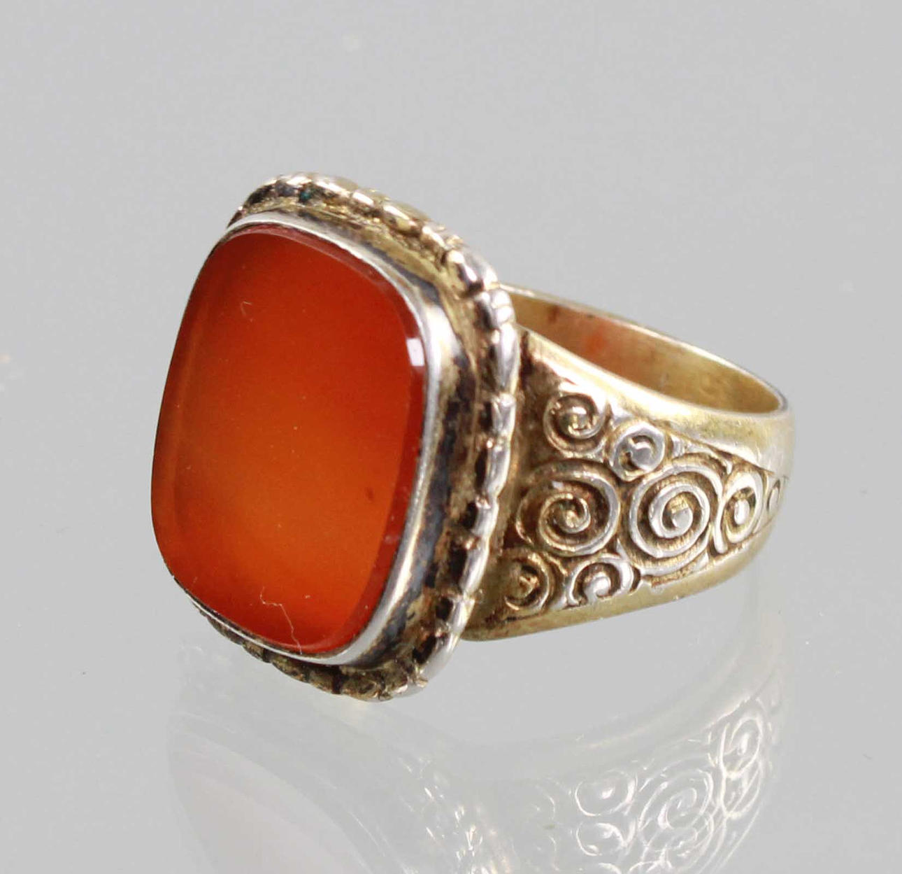 ANTIQUE CARNELIAN RING.