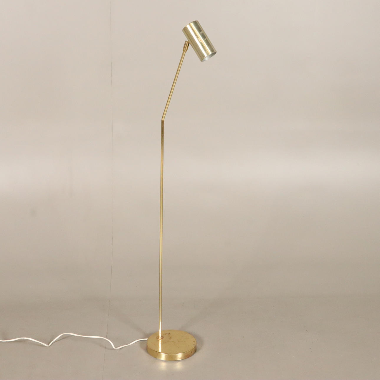 LÁMPARA DE PIE, latón Bergboms.