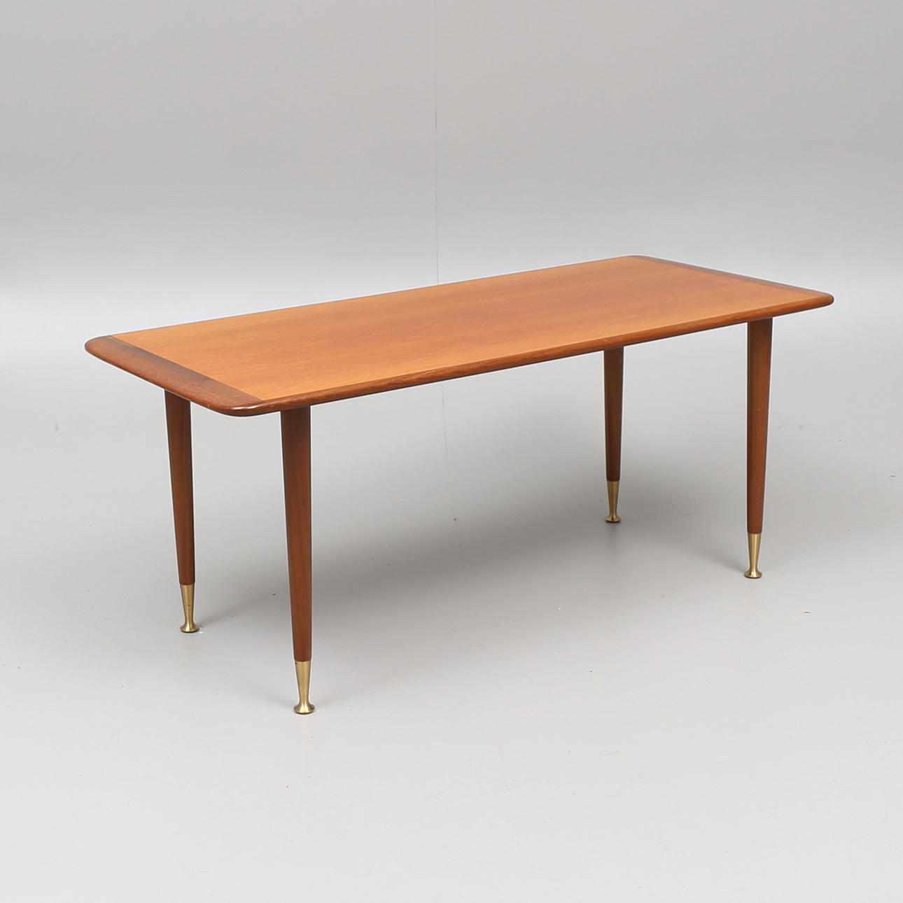 SOFFBORD med mässingsfötter, 1950/60-tal.