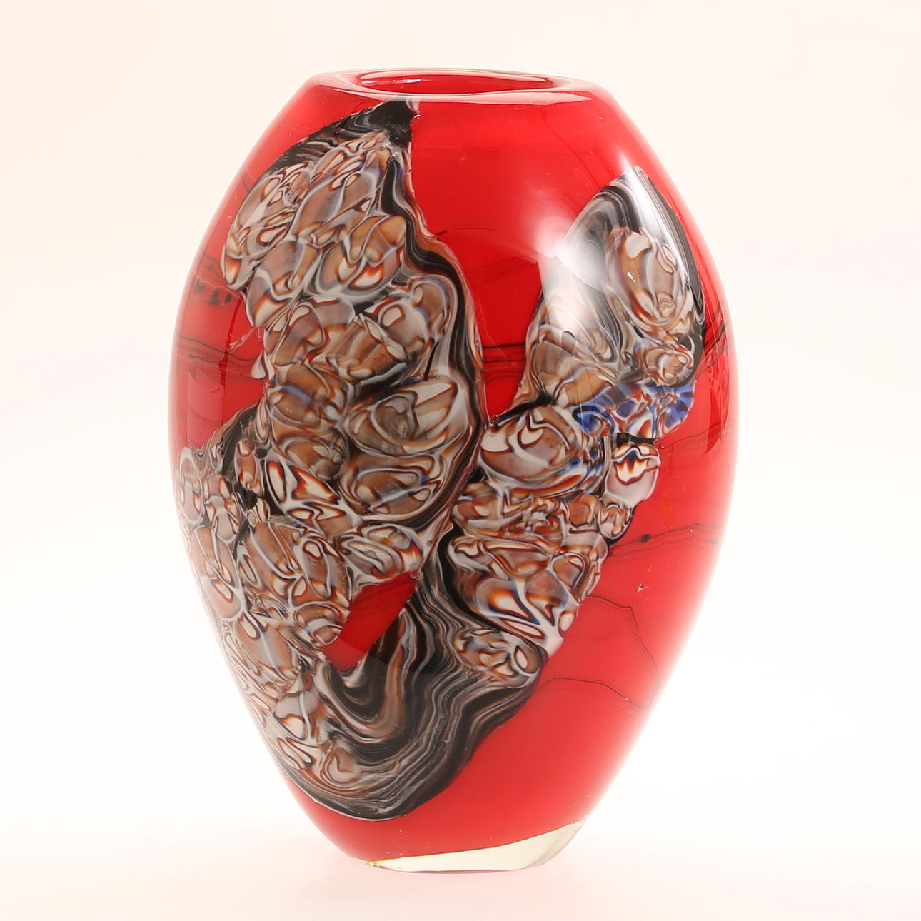 Eine Glasvase mit der Aufschrift RBA Sweden.