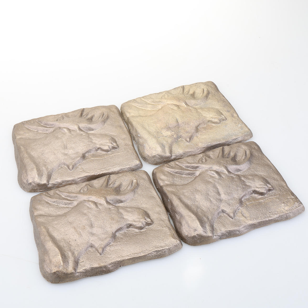 Ein Satz von vier eisernen Elchbrettern, 20. Jahrhundert.