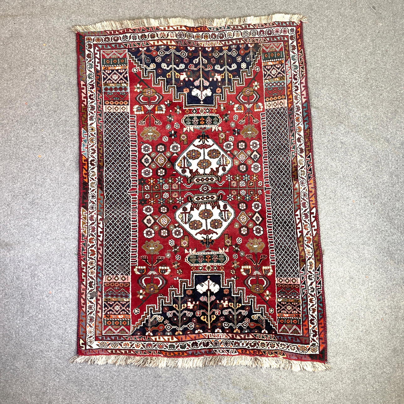 ORIENTAL CARPET, hand-knotted, 168x116 cm.