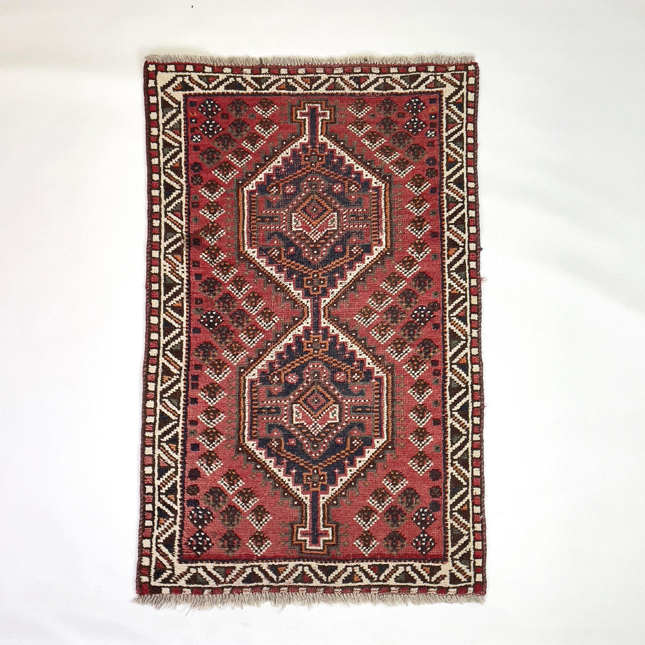 ORIENTAL CARPET, hand-knotted, 120x74 cm, wool.