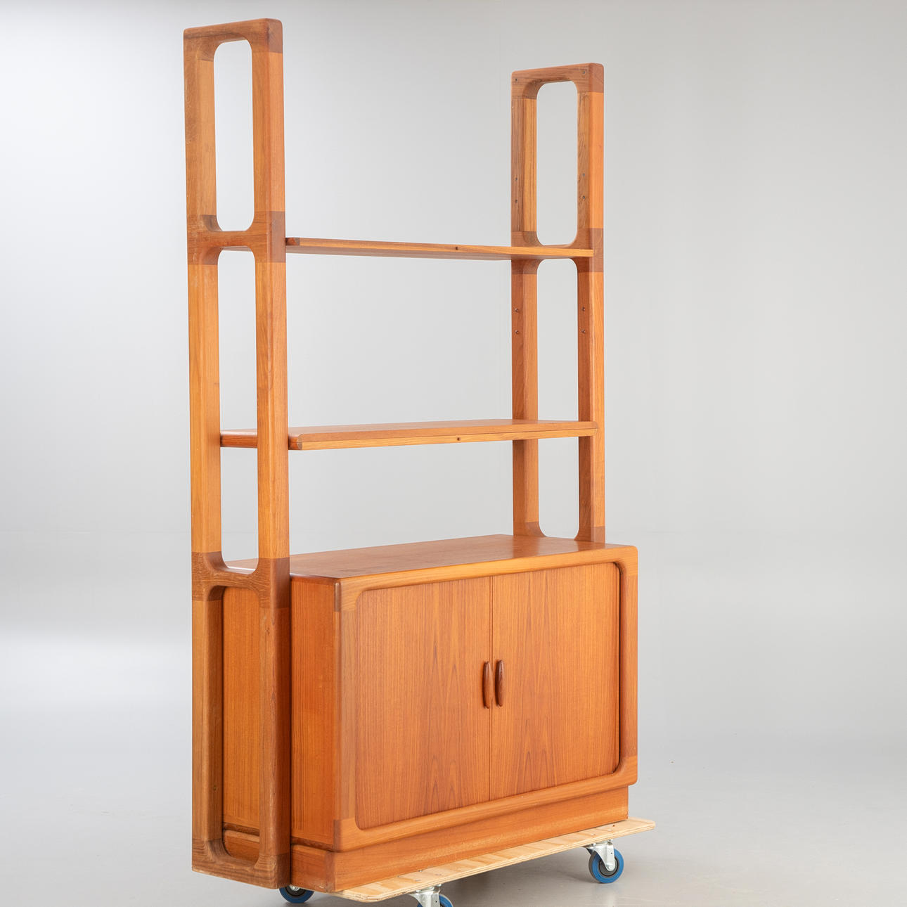 Dyrlund. teak shelf.