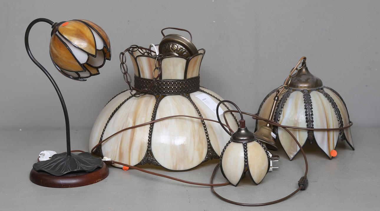 ARMATURER, 4 st, Tiffany-stil, 1900-tal, höjd ca. 15-43 cm.