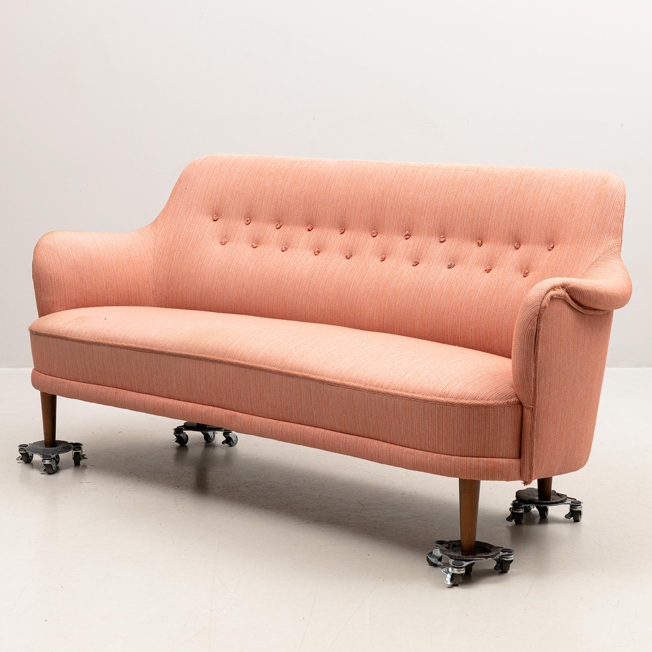 CARL MALMSTEN. A mid-20th century “Samsas” sofa.