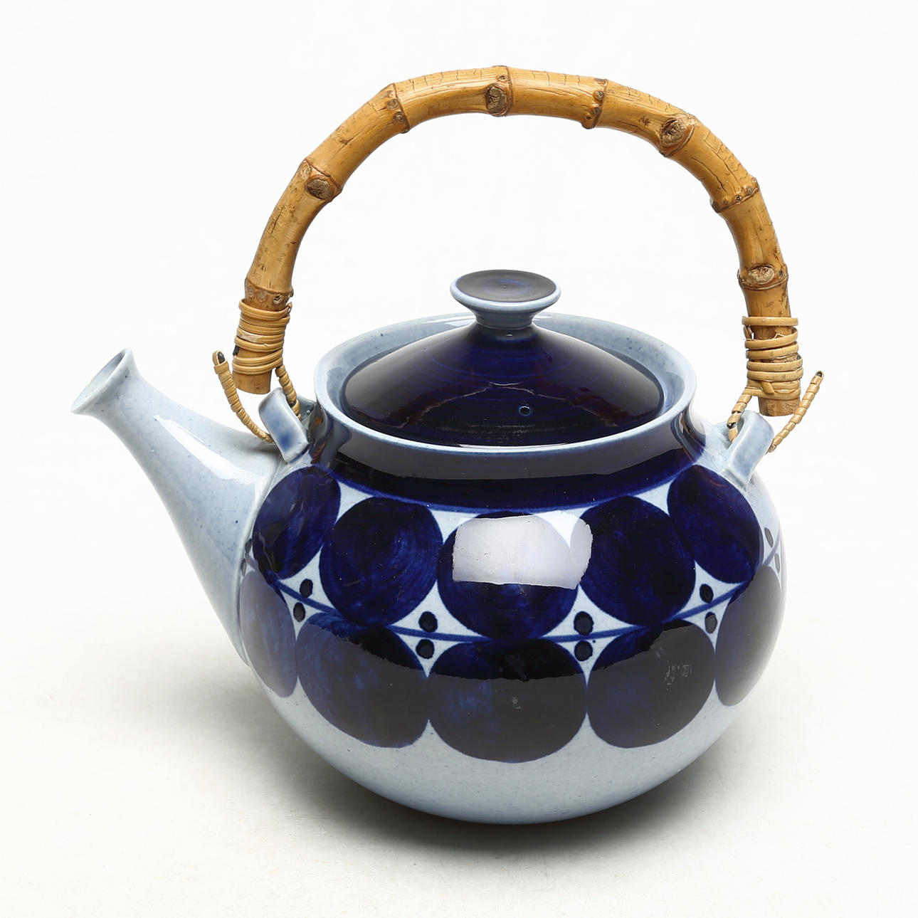 LISA LARSON. A ceramic teapot, Gustavsberg, signed.