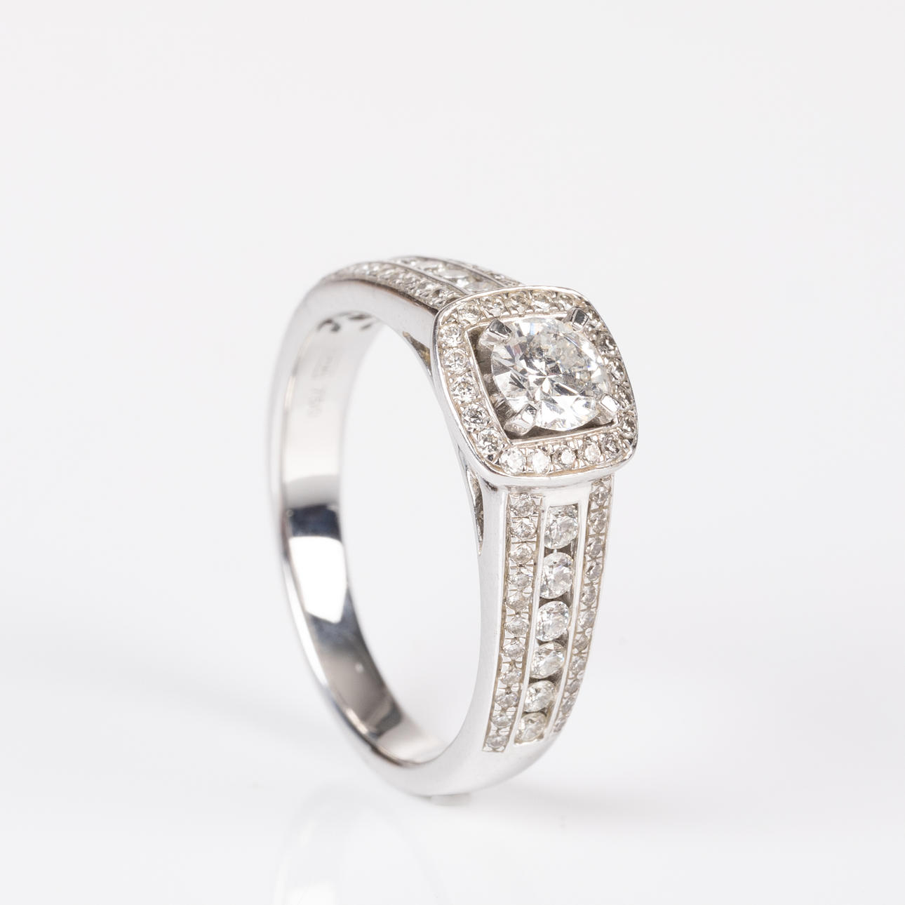 RING, 18K vitguld, Briljanter 0,75 ct.