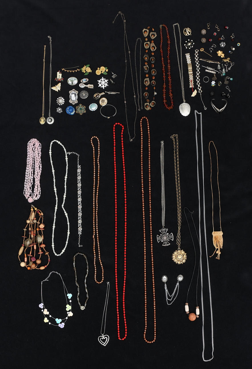 DIVERSE BIJOUTERIER, bl.a silver, 1900/2000-tal.