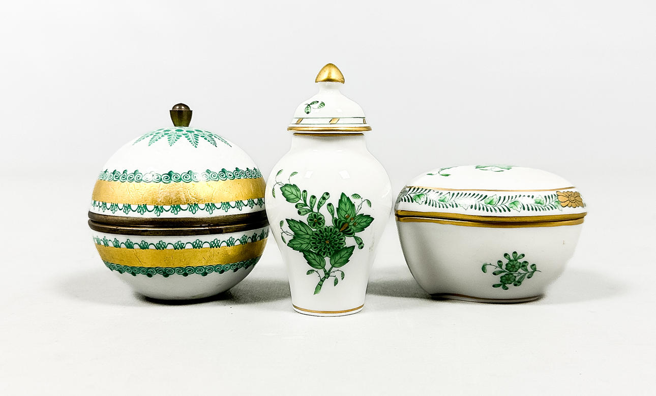 LOCKSKÅLAR & URNA, porslin, mestadels Herend, Ungern.