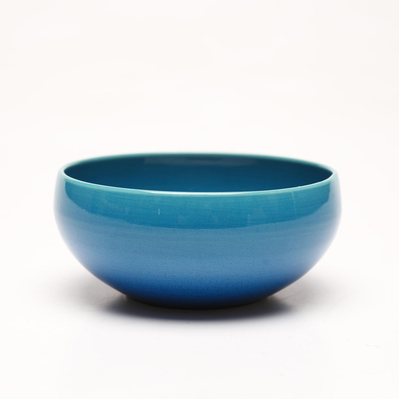 Un cuenco de gres Carl Harry Stålhane, Rörstrand.