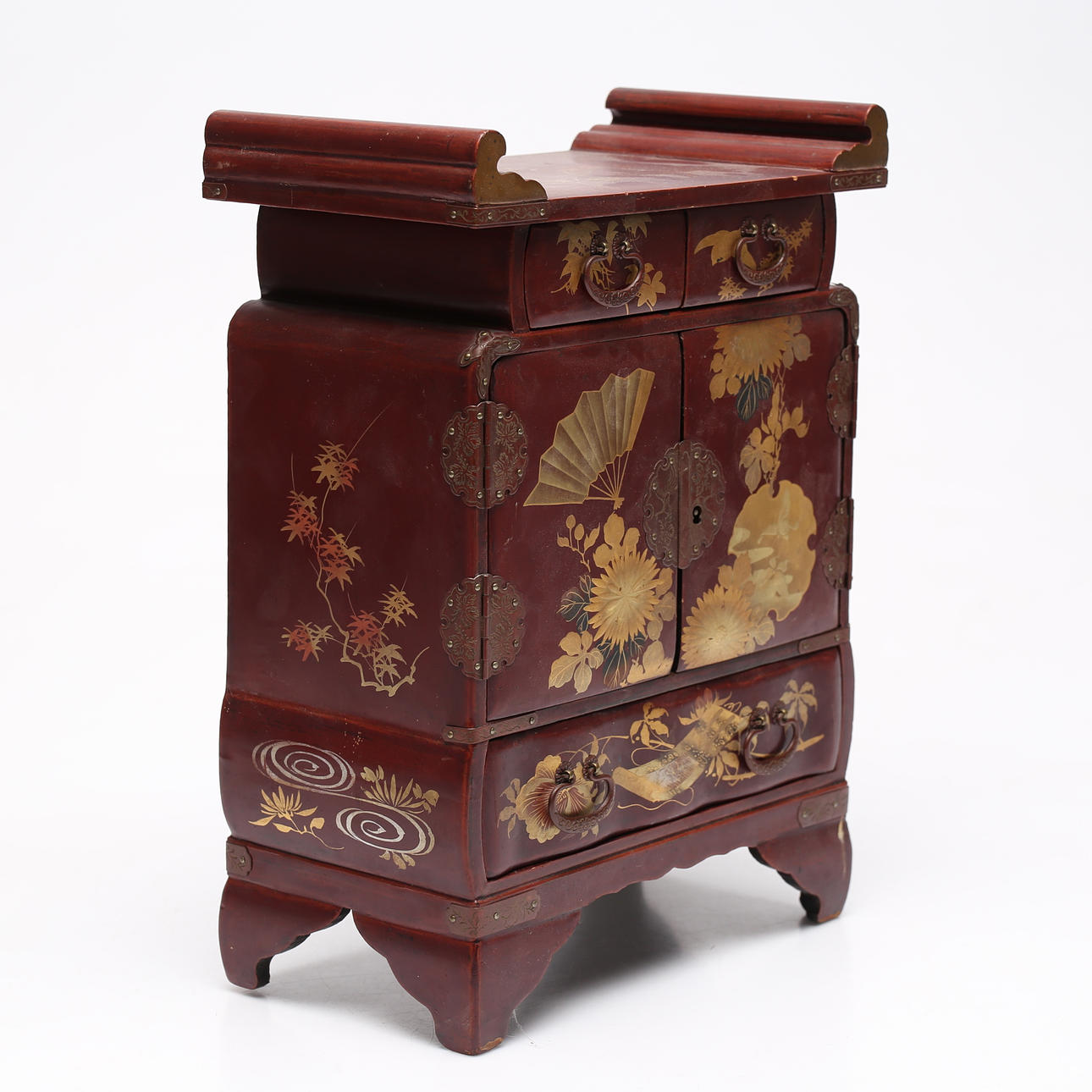 Una caja/armario para joyas, oriental, probablemente de Corea.