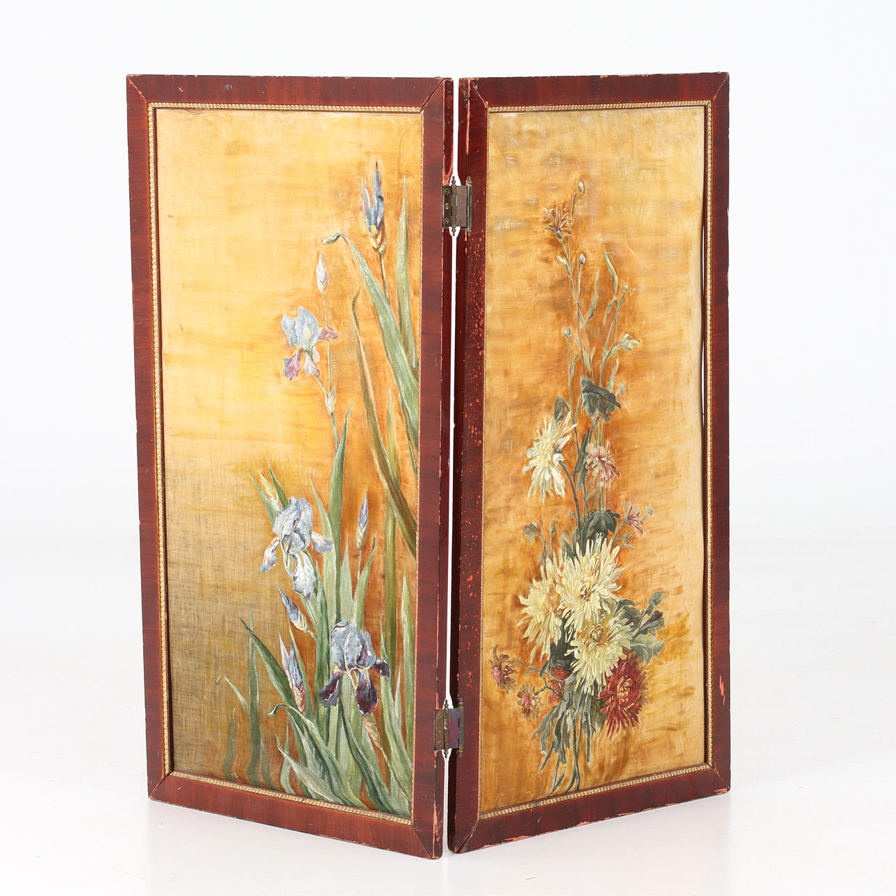 A folding screen, 2 sections, motif with flowers, 18th/20th century.