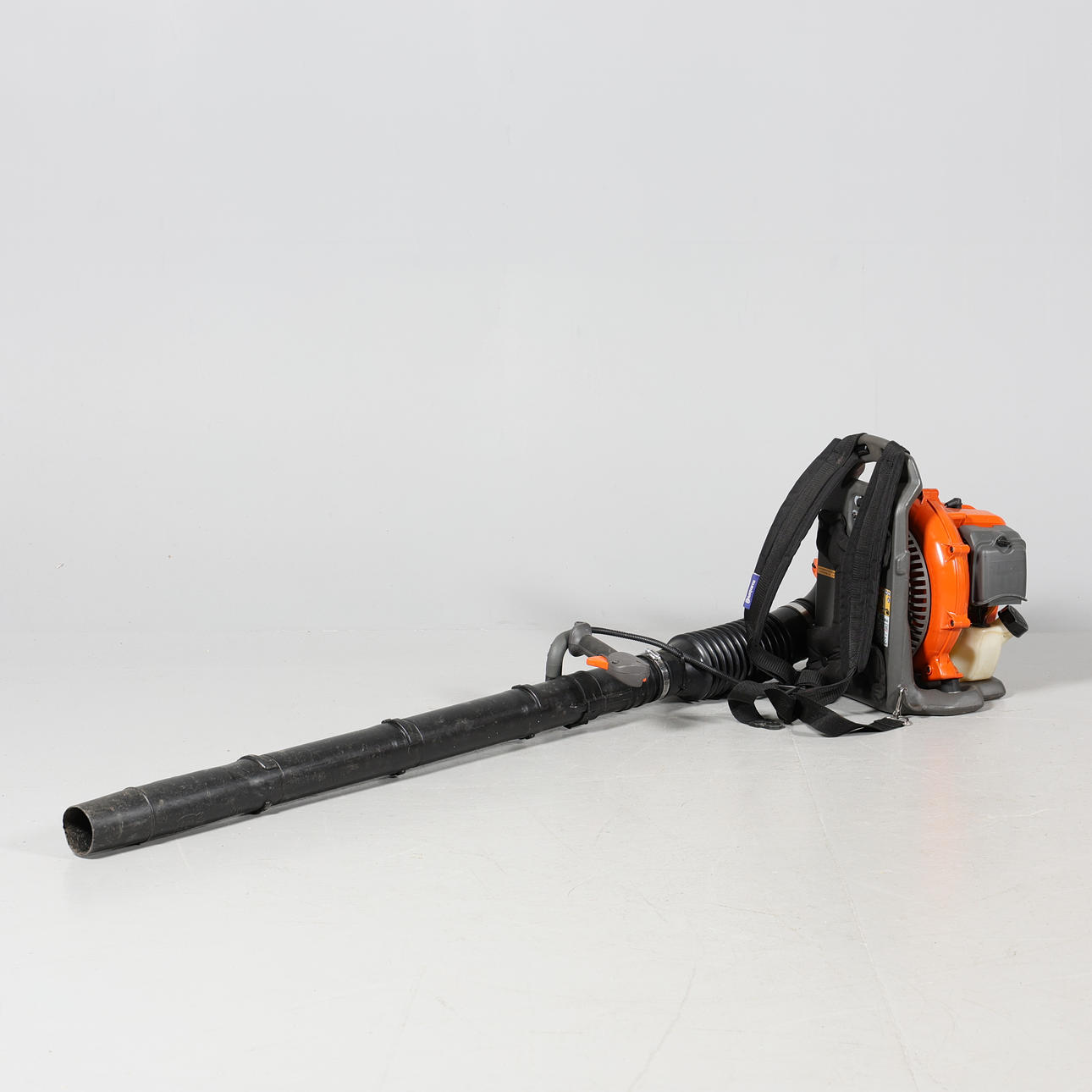 Lehtipuhallin, Husqvarna 130BT.