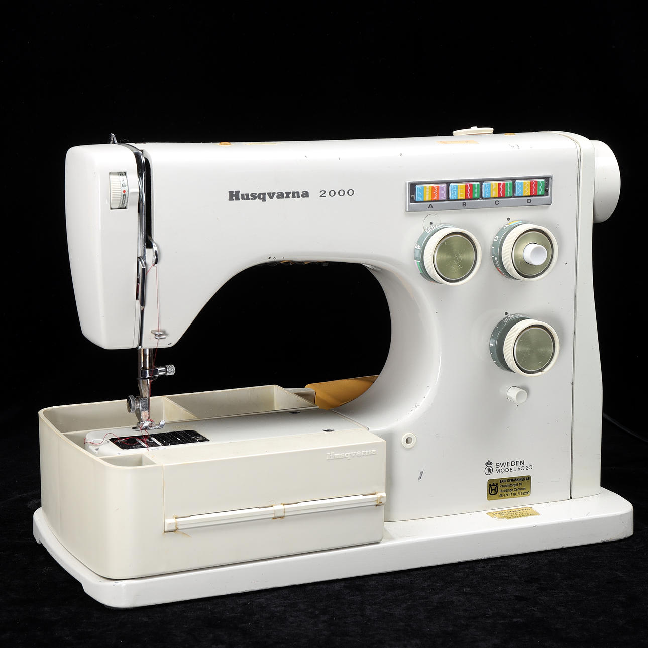 SEWING MACHINE, Husqvarna 2000.