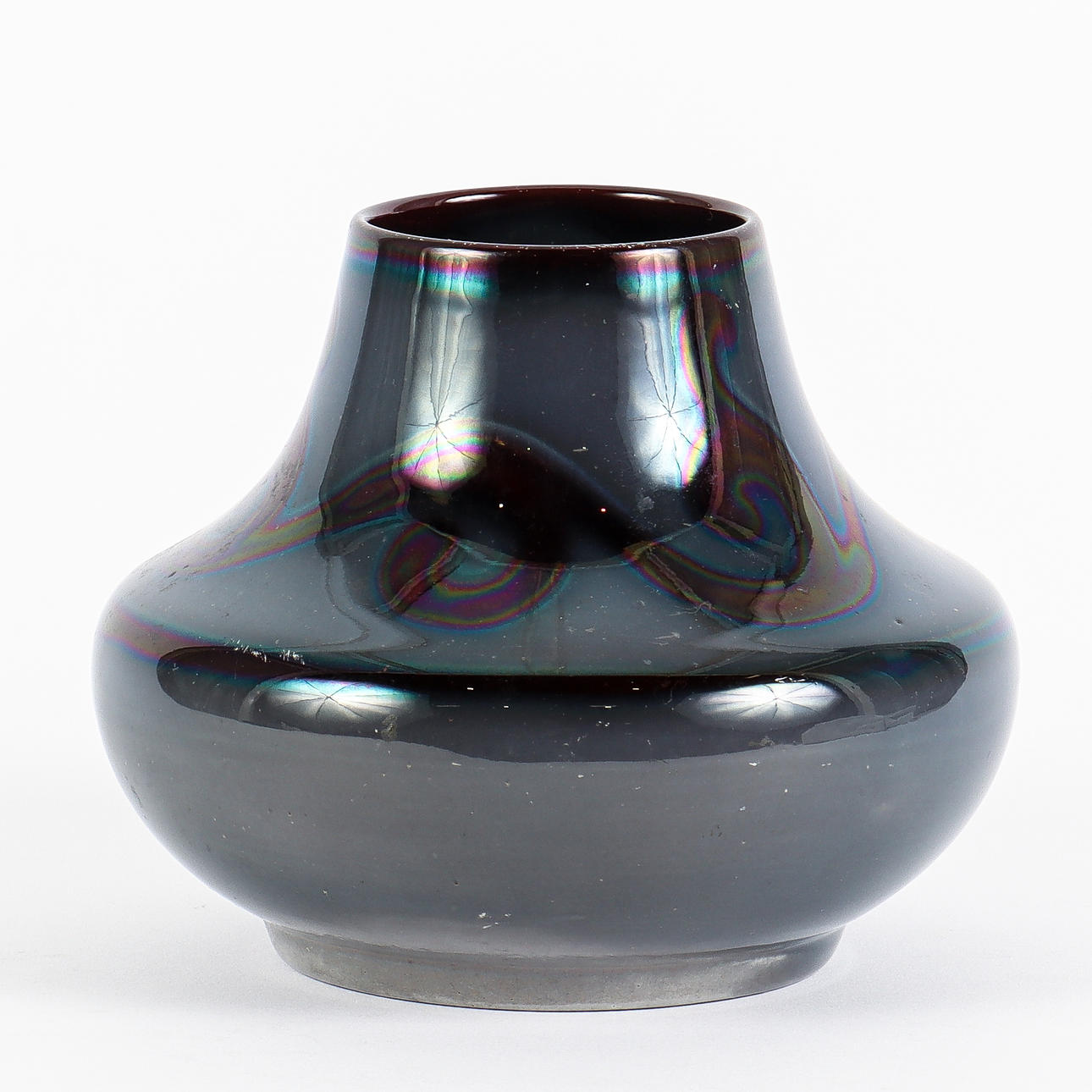 ÅKE HOLM. Vas, Höganäs, signerad.