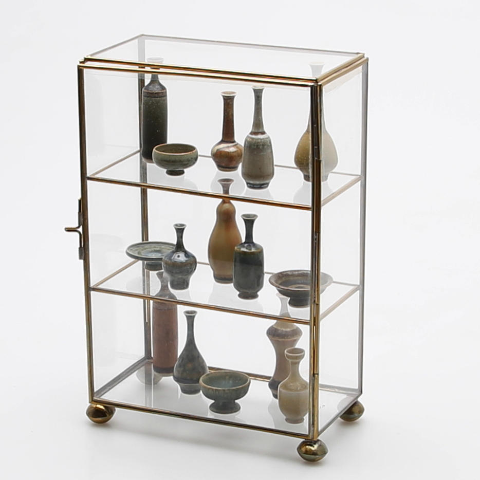 STENGODSMINIATYRER och monter, 16 delar, huvudsakligen John Andersson, Höganäs.