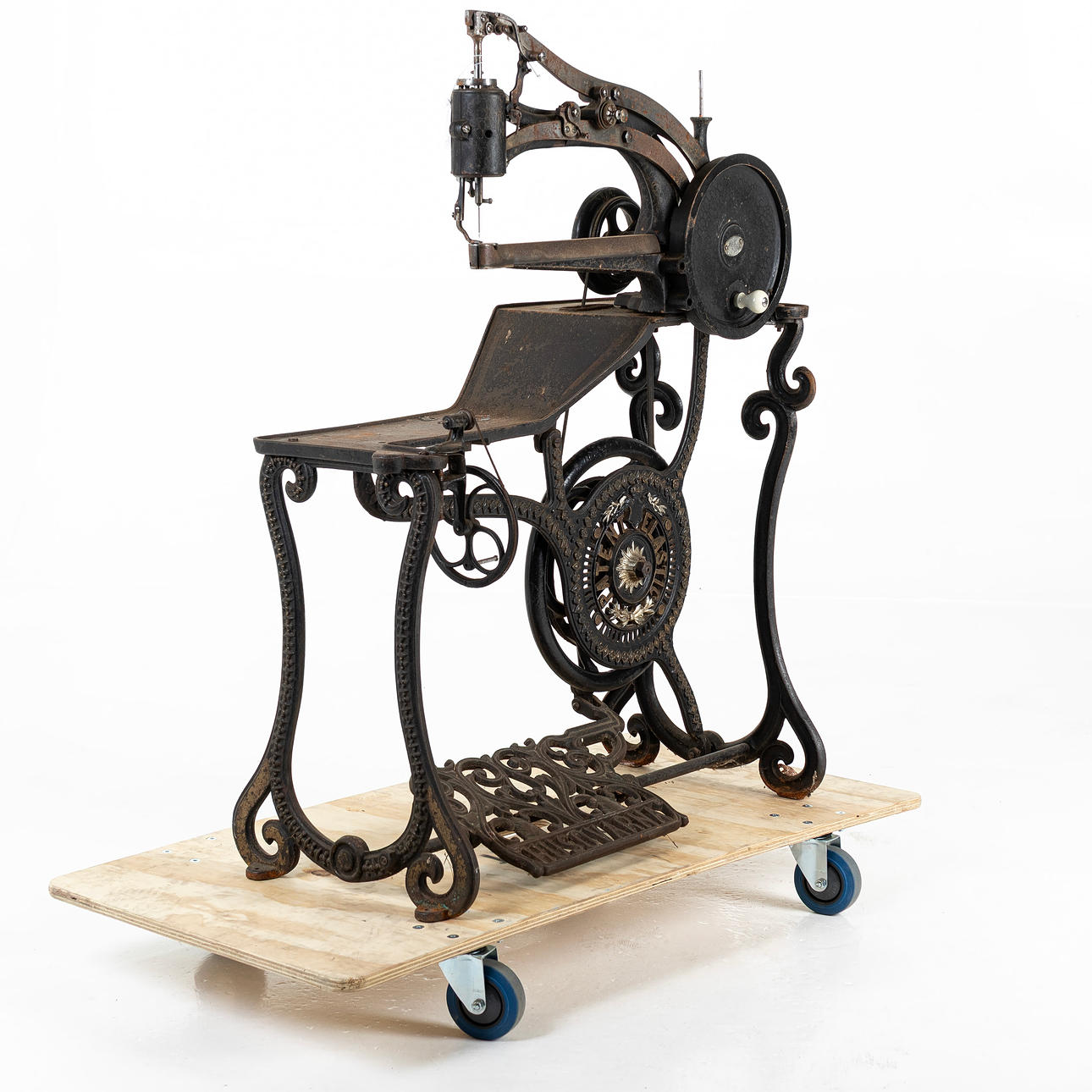 SEWING MACHINE, for shoemaking, cast iron, Husqvarna.