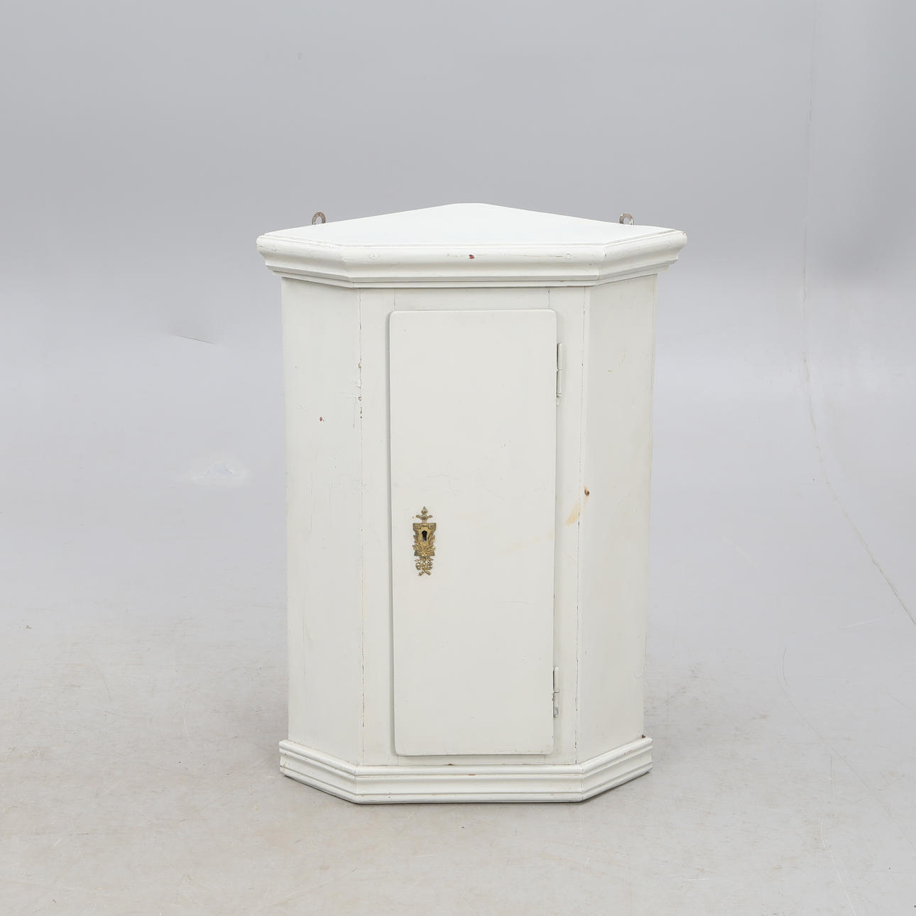 HÖRNSKÅP, vägg-hängt.