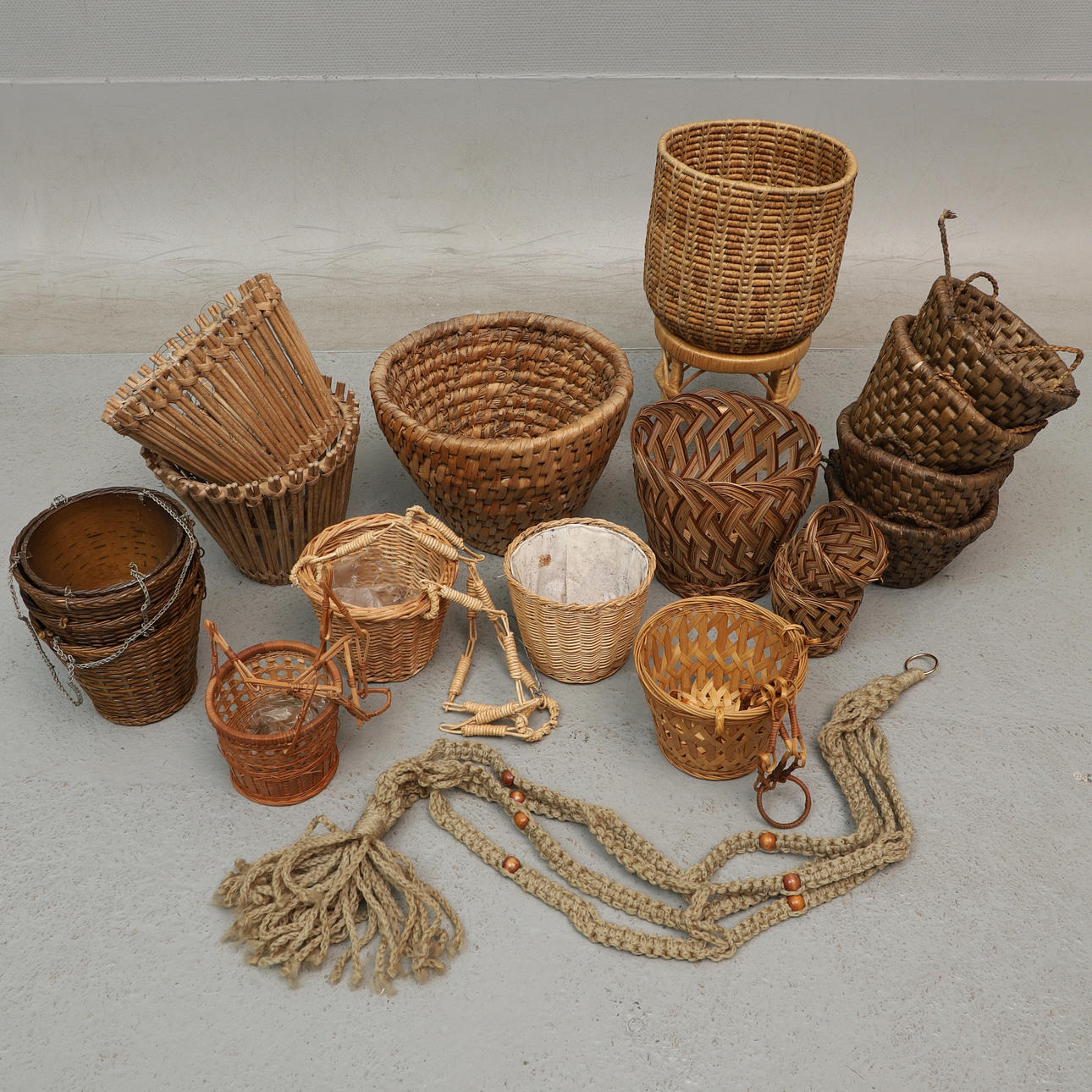OUTER LINING AND AMPLINGS, 20 pcs. rattan, plastic, 20th century.
