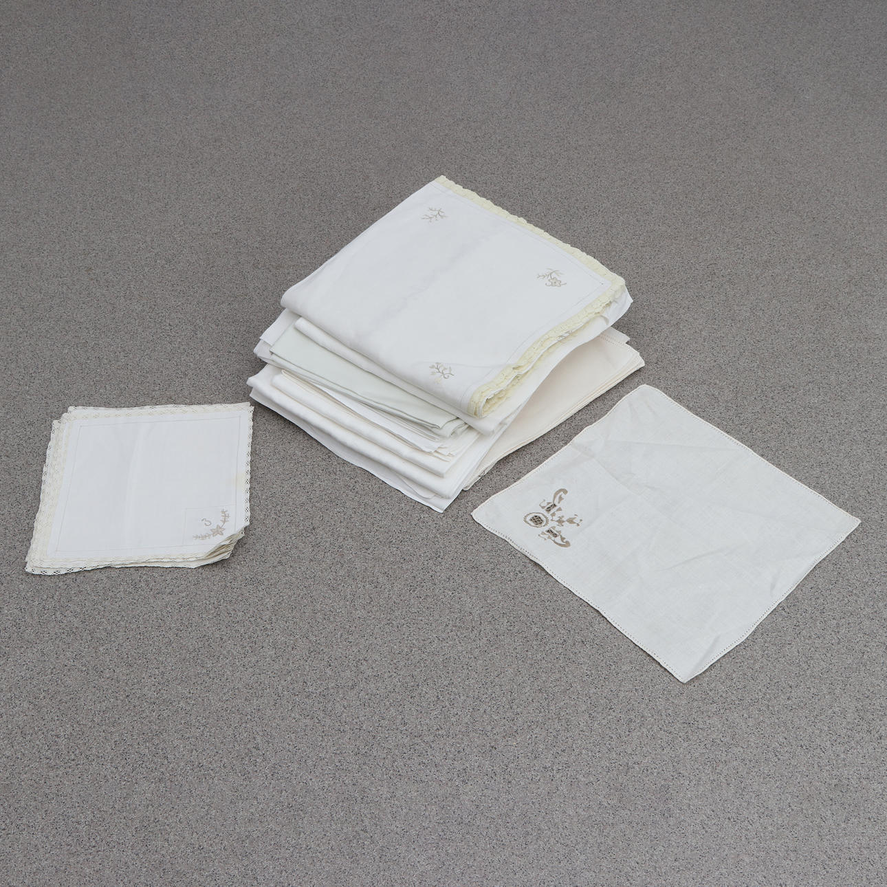 FESTLINNED. Duge, servietter m.m. 20. århundrede.