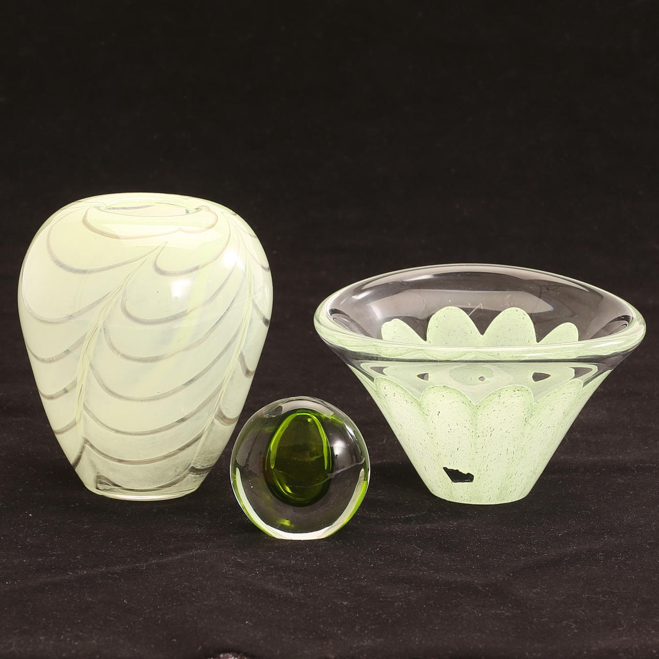 GLASS OBJECTS, 3 pieces, art glass.